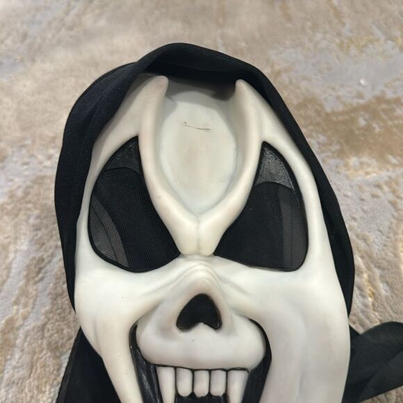 VTG Easter Unlimited Scream Ghost Face Vampire Teeth Halloween Mask glow in dark - Picture 3 of 6